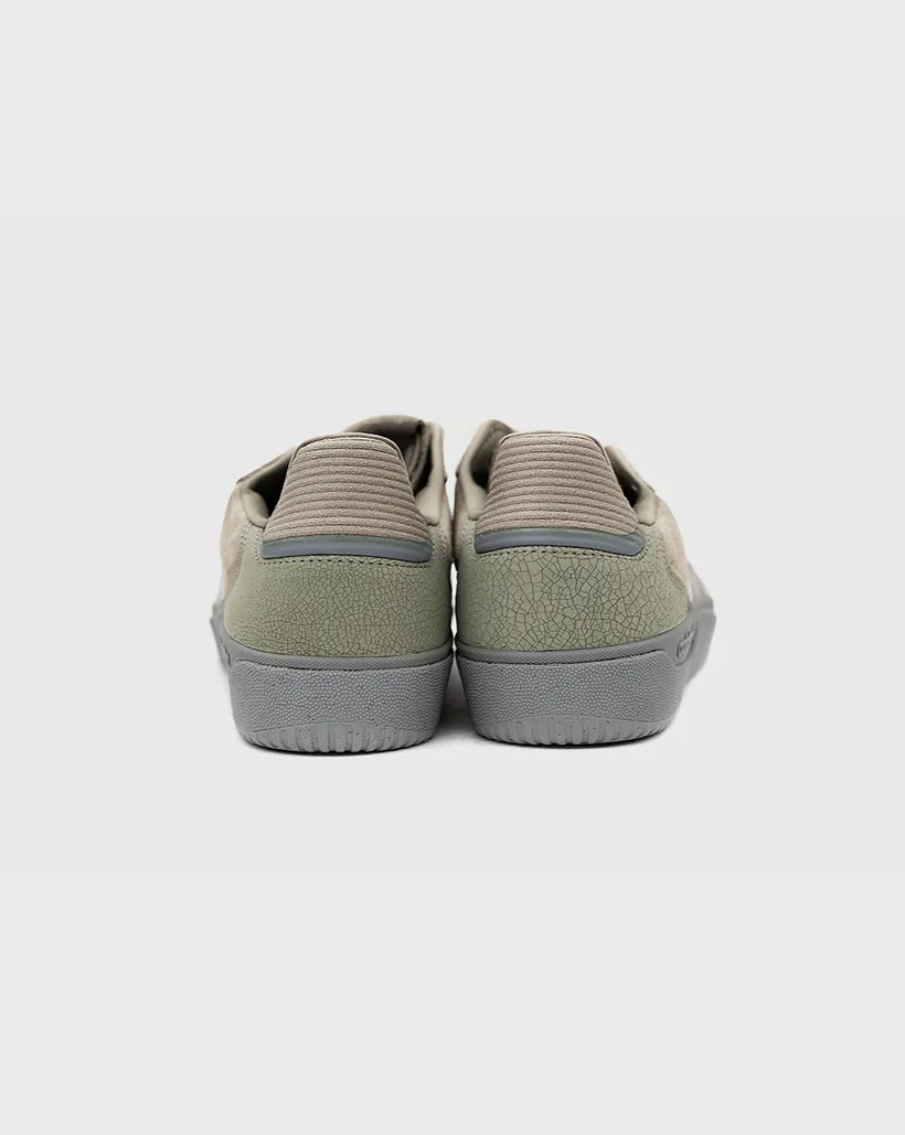 Adidas Tyshawn Low Shoe - Pebble/Grey