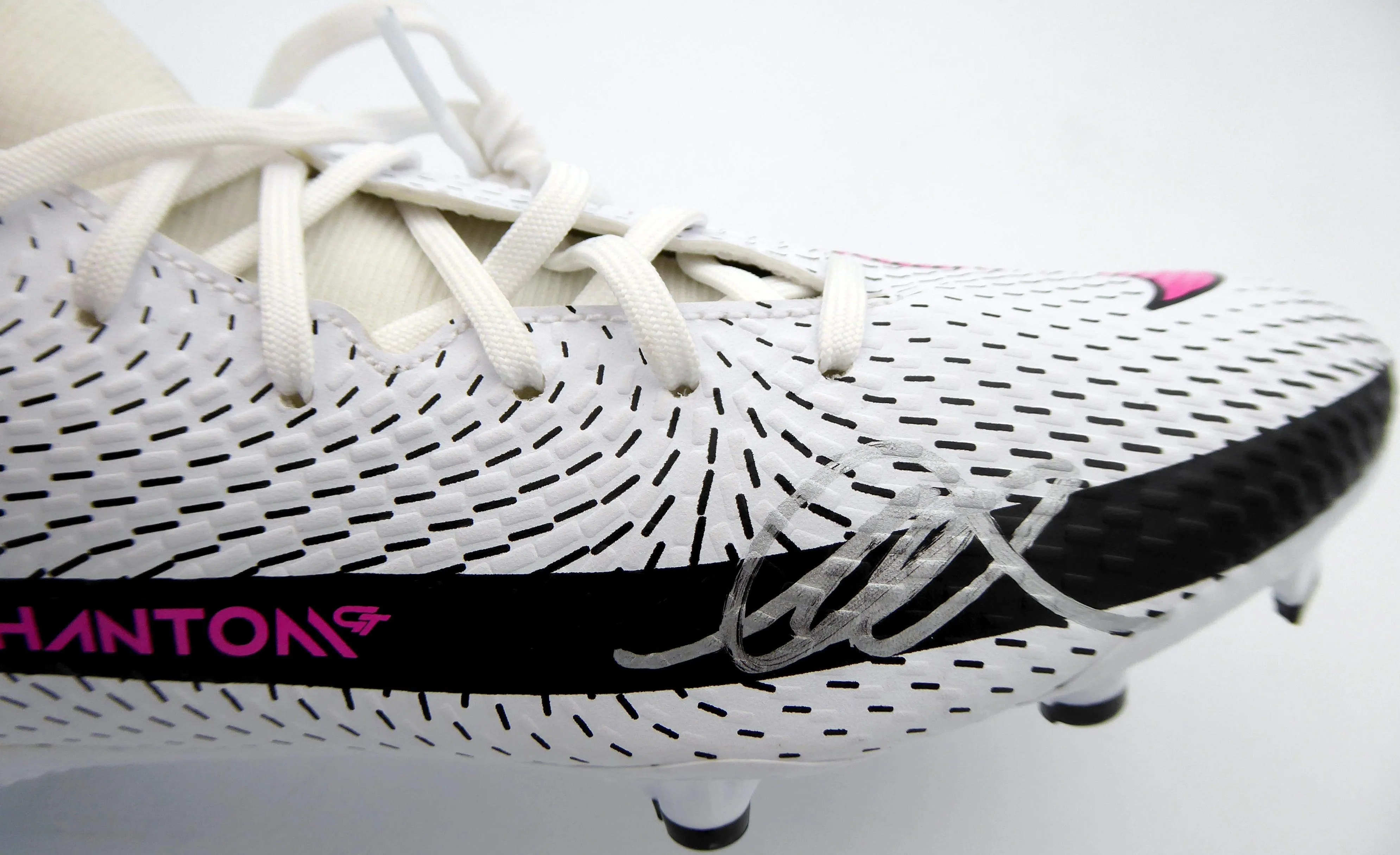 Mason Mount Autographed White & Pink Nike Phantom Cleat Shoe Chelsea F.C. Size 9.5 Beckett BAS #K06404