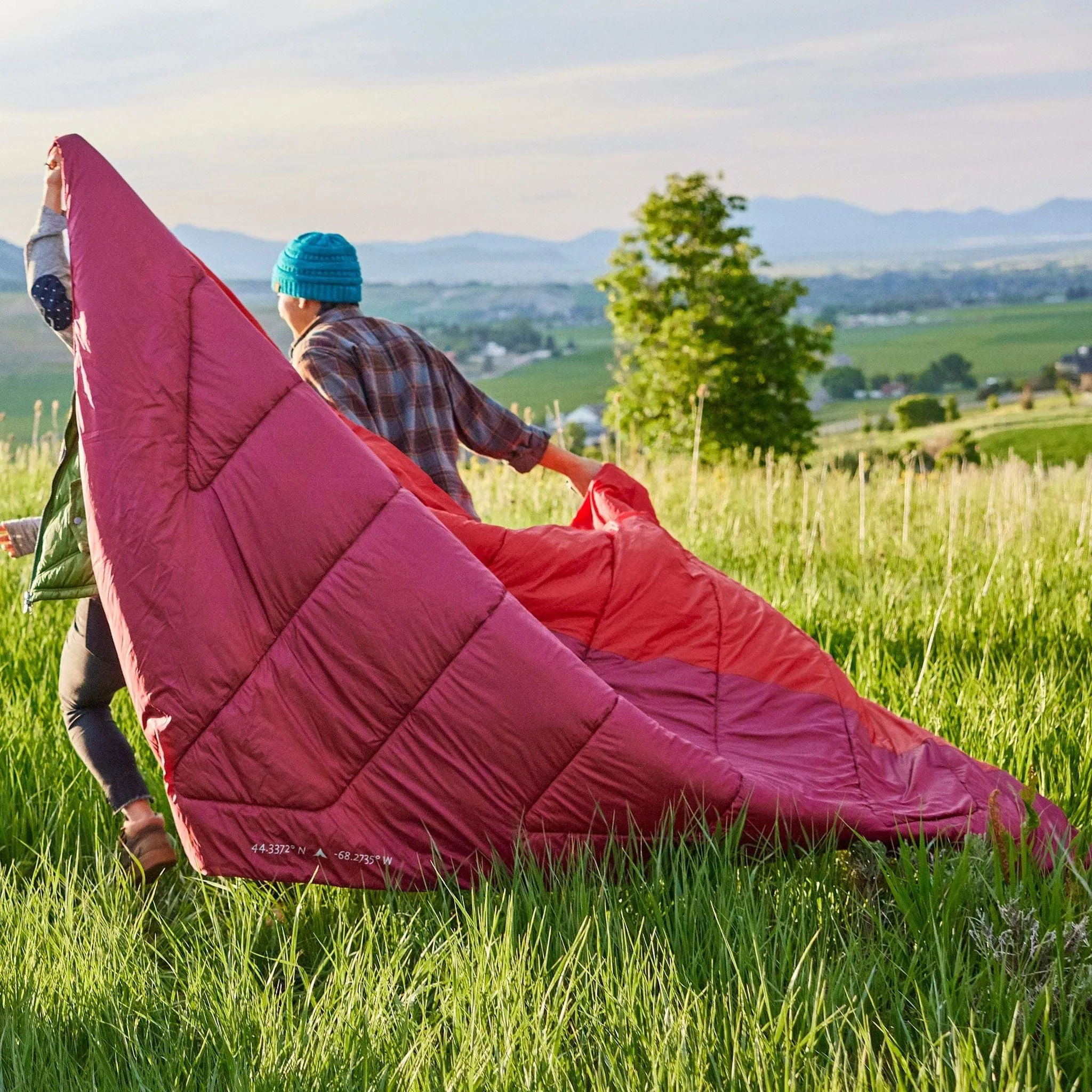 Teton Sports Acadia Mammoth Outdoor Camp Blanket in Ruby/Garnet