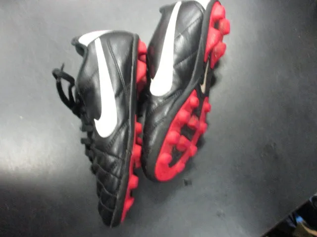 Used Nike Girls Soccer Cleats Black/Pink Size 1Y