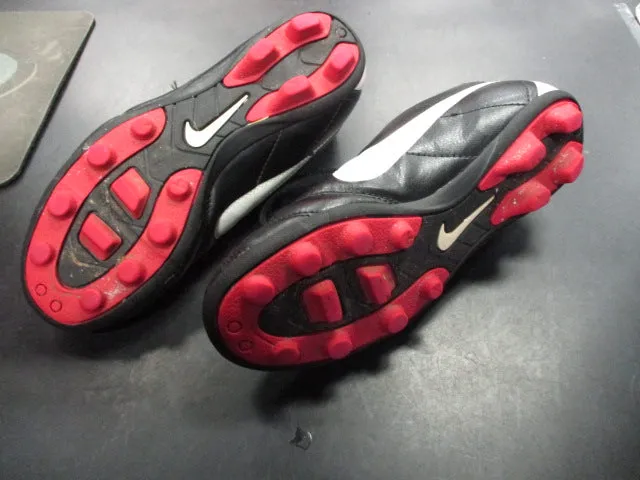 Used Nike Girls Soccer Cleats Black/Pink Size 1Y