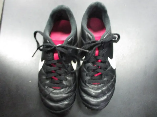 Used Nike Girls Soccer Cleats Black/Pink Size 1Y