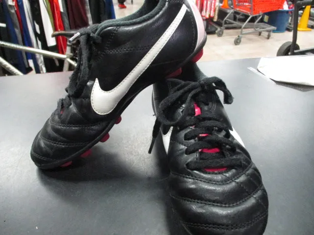 Used Nike Girls Soccer Cleats Black/Pink Size 1Y